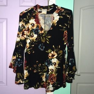 NWOT Sweet Pea Floral Women’s Blouse